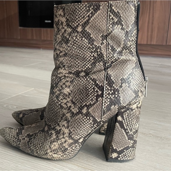 Well worn high heels booths by Asos - Picture 2 of 3